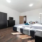 No8 Spacious Center براتسيلافا