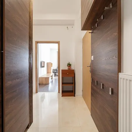 Апартаменты No8 Spacious Center *