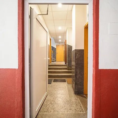 No8 Spacious Center Братислава