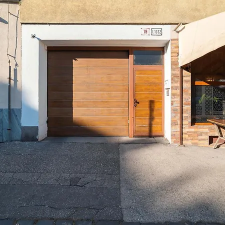 No8 Spacious Center Братислава